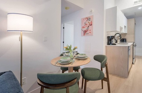 Downtown Montreal Apartment | Cozy Chic - Concordia Central