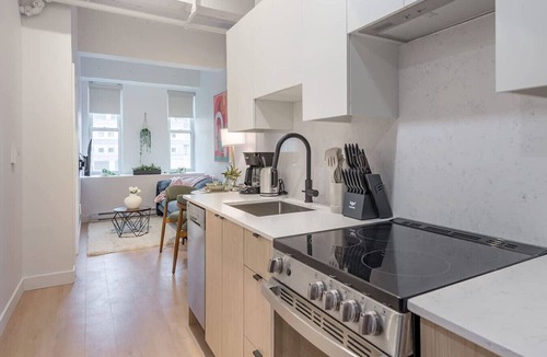 Downtown Montreal Apartment | Cozy Chic - Concordia Central