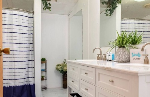 Powell House | Cozy Columbus home! Newly Renovated!!