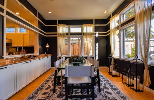 Alki House | Cozy, comfortable, luxury 4+ BR home 1 block to Alki Beach! CENTRAL AIR!