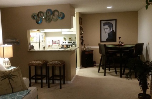 Suntree Condo | Cozy Condo Retreat.Close to Beaches/Disney/NASA.Tranquil Large Pool/Jacuzzi area