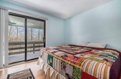 Harbor Springs Condo | Cozy Condo with Shared Pool & Tennis, Fast WiFi, Private Deck & Gas Fireplace