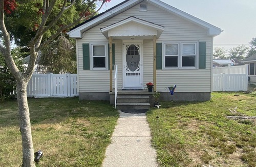 Villas Cottage | Cozy Cottage 1 & 1/2 blocks from bayside beach! Near dining, golf & shops!