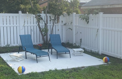 Villas Cottage | Cozy Cottage 1 & 1/2 blocks from bayside beach! Near dining, golf & shops!