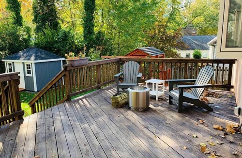 Bethesda House | Cozy Cottage by the City