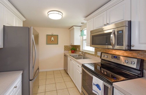 Gulf Gate Estates House | Cozy cottage in Gulf Gate to relax year-round in beautiful Sarasota.