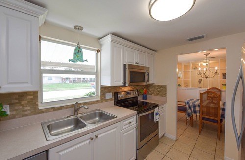 Gulf Gate Estates House | Cozy cottage in Gulf Gate to relax year-round in beautiful Sarasota.