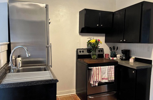 Melbourne Cottage | Cozy cottage minutes from beaches, historic downtown, and vibrant arts district!