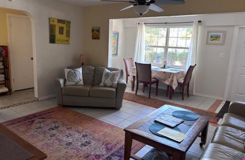 Arlington Park House | Cozy Cottage near Beaches and Downtown Sarasota VR-00163