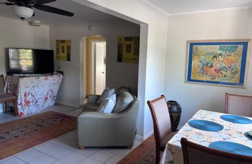 Arlington Park House | Cozy Cottage near Beaches and Downtown Sarasota VR-00163