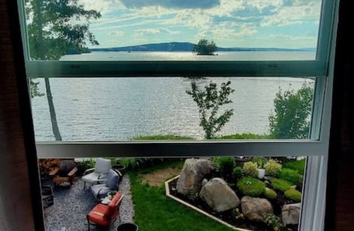 Greenville Cottage | Cozy cottage Right On The Water.