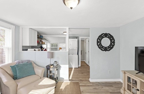 Wilmington Cottage | Cozy cottage with hot tub, private yard and close to everything in Wilmington