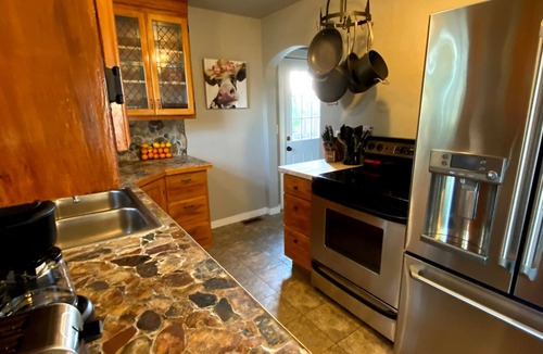 Veterans Park House | Cozy cottage with private backyard. Fire pit, hot tub, bikes, and paddleboards
