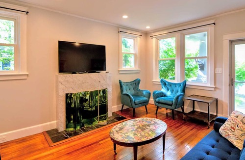 Takoma Park House | Cozy Craftsman Cottage in Takoma Park 2 bedroom 1 Bath Up to Date and IN STYLE