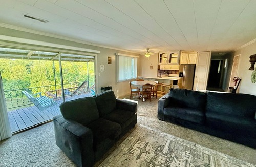 Doniphan House | Cozy Current River Cabin, Doniphan on the water.
