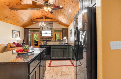 Branson Cottage | Cozy, Dog-Friendly Cabin Near Taneycomo with No Stairs & Free Daily Local Fun