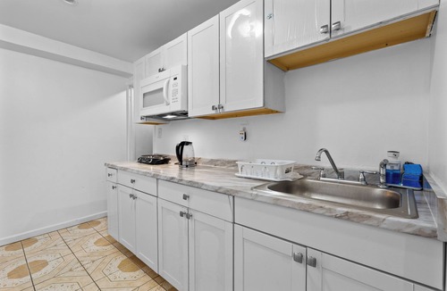 Laurel House | Cozy Finished Basement with 1-bedroom, living Space AC, WiFi in charming Laurel