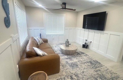 Ilexhurst Cottage | Cozy Holmes Beach Cottage - 3/2 - 1 block from beach!