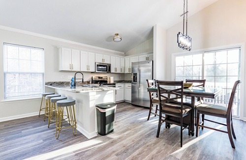 Durham House | Cozy home 15 from RTP & Dtown - starts at 3.5k/month