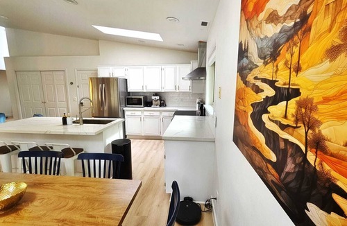 Swiss Manor House | Cozy Home for Families & Groups, Sleeps 9 Near Downtown & Snowbowl, Dogs Welcome