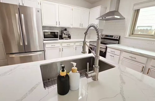 Swiss Manor House | Cozy Home for Families & Groups, Sleeps 9 Near Downtown & Snowbowl, Dogs Welcome