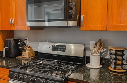 Redland House | Cozy Home - Walkable to Metro, Perfect DC getaway!