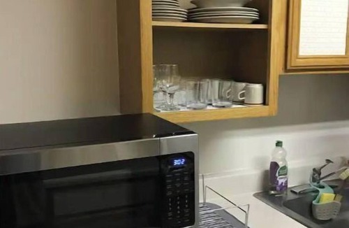 Bethesda Apartment | Cozy, homey, cute place walking to train and buses