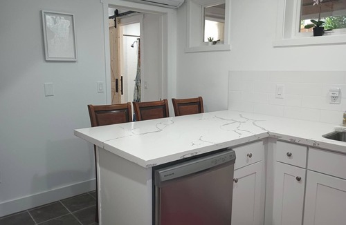 Lake City House | Cozy house close to Lake Washington with AC and a front and back yard