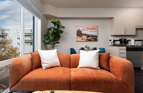 Lower Queen Anne Apartment | Cozy in Queen Anne 94 Walk Score Free Parking!