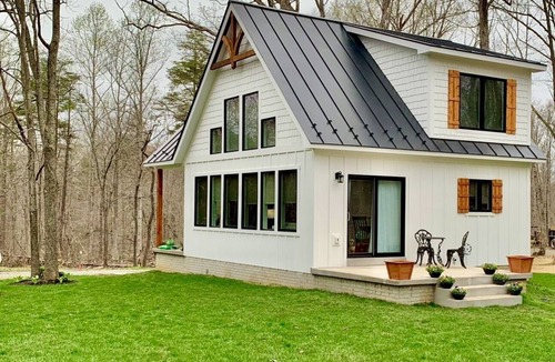 Calverton Cottage | Cozy modern cottage on over 250 acres with 3/4 mile of Hazel river frontage!