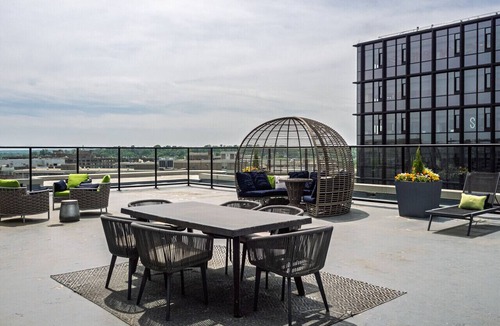 Crystal City Apartment | Cozy Oasis Sleeps 7 King Bed Prime Location