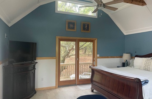 Carova Beach Cottage | Cozy open space cabin-under oaks on a 10 acre estate near beach