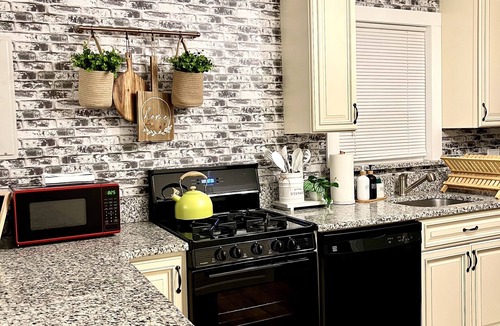 Villas Cottage | Cozy, Pet friendly Coastal Cottage with a private Hot Tub in Cape May county