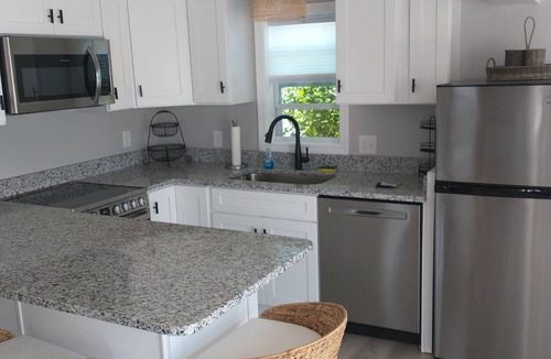 Breakwater Village Cottage | Cozy Point Judith Cottage near Block Island Ferry in private beach community.