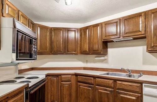 Stevens Condo | Cozy private 1-bedroom condo with AC next to Volunteer park 欢迎