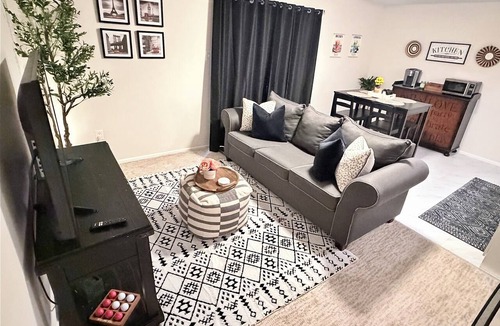 Simpsonville House | Cozy Private Apartment in Columbia King Bed Free Parking