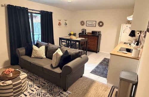 Simpsonville House | Cozy Private Apartment in Columbia King Bed Free Parking