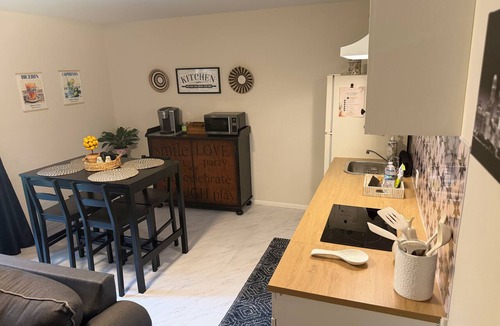 Simpsonville House | Cozy Private Apartment in Columbia King Bed Free Parking