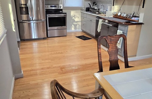 Manassas Park House | Cozy Private Room with Full Bathroom, Wi-Fi, and TV!