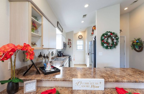 Branson Condo | Cozy Retreat with Outdoor Pools & Golf Views at Holiday Hills Resort