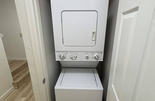 Western House | Cozy Simplicity 2-bedroom townhome in charming Eugene with pool area.