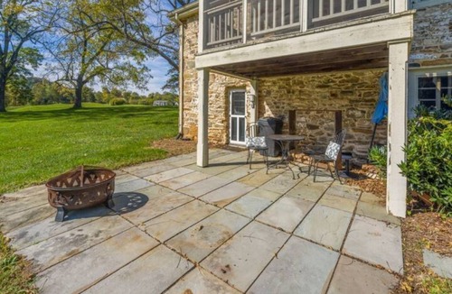 Round Hill Cottage | Cozy Stone Cottage in Round Hill, VA