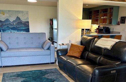 Kenmore Apartment | Cozy studio that sleeps 4 in Kenmore with a/c, WiFi and farm fresh eggs!