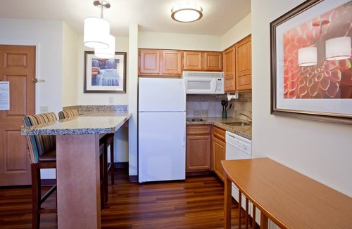Eagan Condo | Cozy Suite in Eagan | Free Wifi, Parking & Gym!