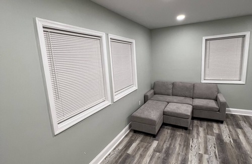 Laurel House | Cozy Townhome Near Restaurants, Movies, and Entertainment