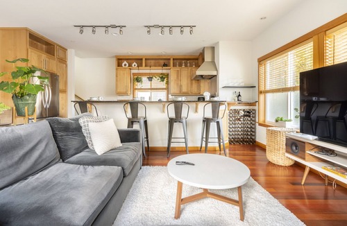 Miller Park House | Cozy Townhouse in the Heart of Capitol Hill