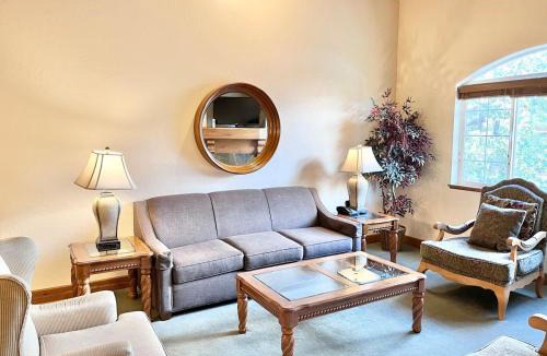Zermatt Apartment | Cozy Zermatt King Villa Near Park City Ski Resorts - 3072