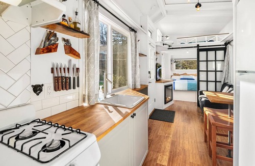 Ravenna Apartment | Craftsman Corridor - Free Parking - Fast WIFI - Near UW