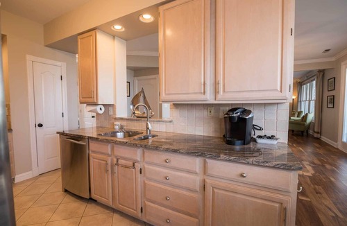 Pasadena House | Creek-Side Bliss: Unwind and Create Lasting Memories at Our Beautiful Retreat