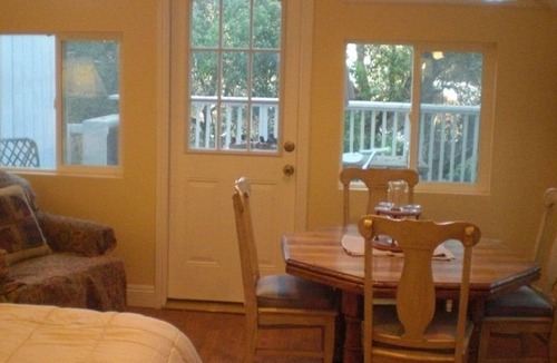 Boonville Cottage | Creekside cottage, beautiful counrty cottage (sleeps 2)